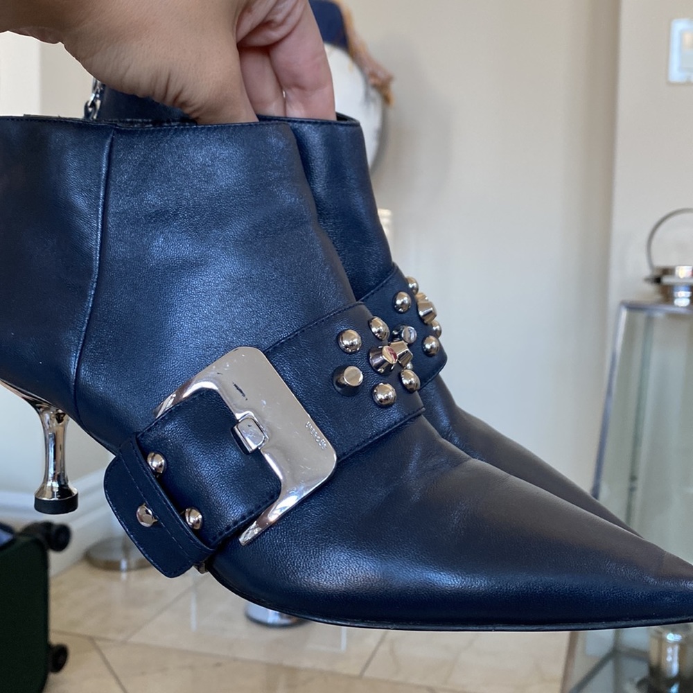 UTERQUE navy blue leather boot heels with silver heel